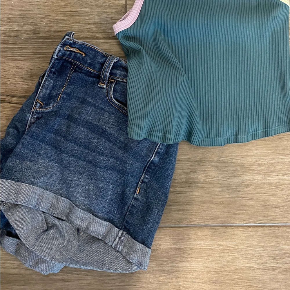 Old Navy Semi Fitted Jean shorts - Picture 2 of 5